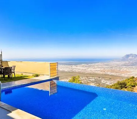 Villa Ela 1 *